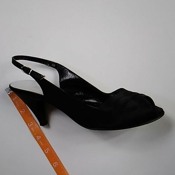 VTG, RED CROSSSKOES MADE IN  ITALY WOMEN'S SHOES SIZE 7 - Picture 9 of 11